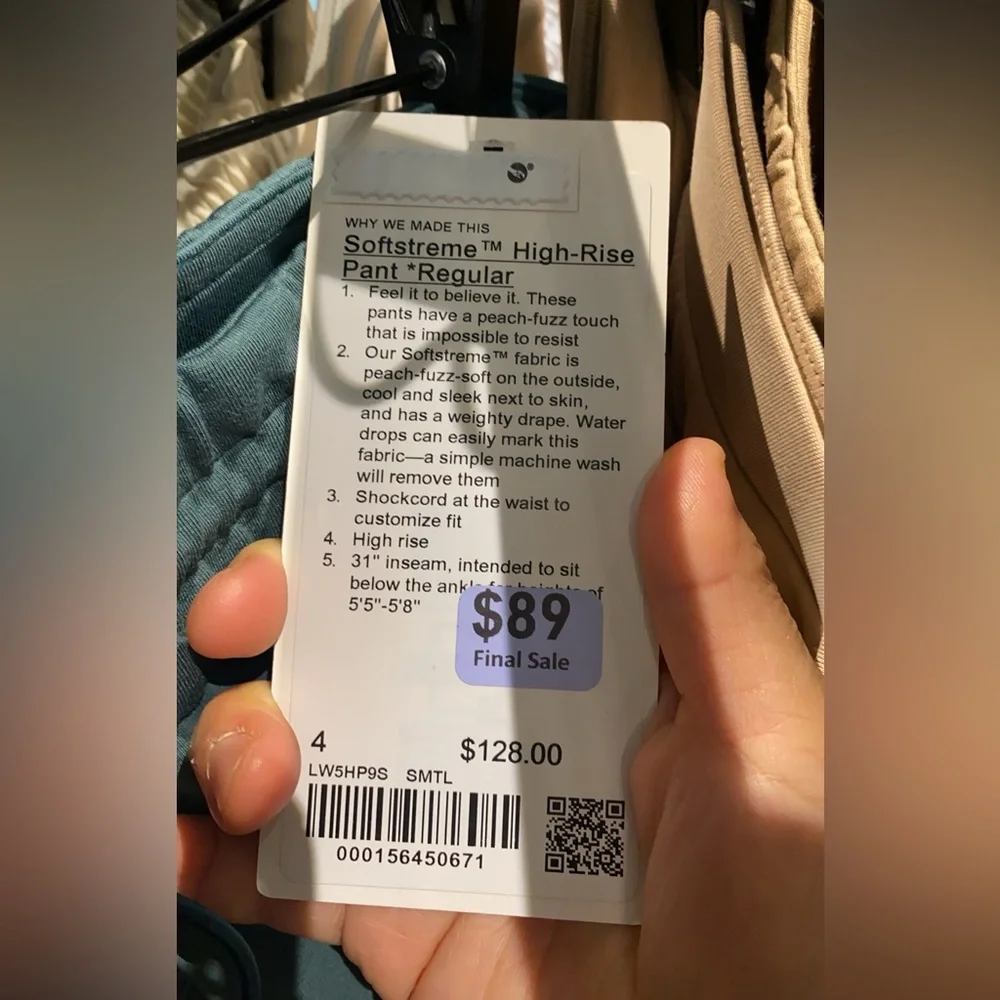 Brand new Lululemon Softstreme High-Rise Pant *Regular
Storm teal - Picture 7 of 7
